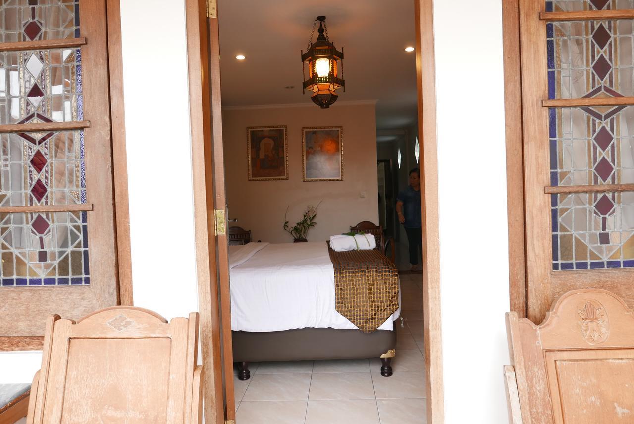 Ciwulan 36 Guest House Bandung Exterior foto